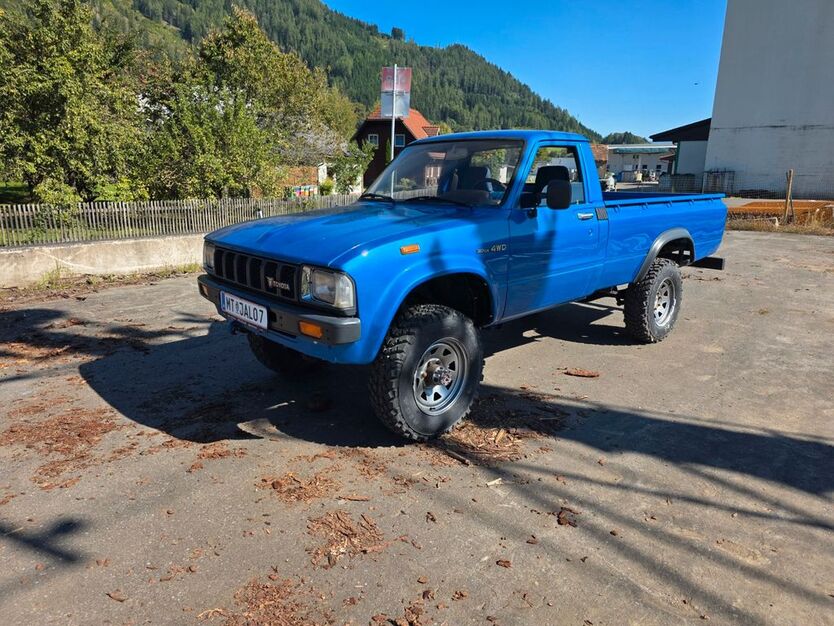 Toyota Hilux 106.000 km 27.000 € Thalheim 08754