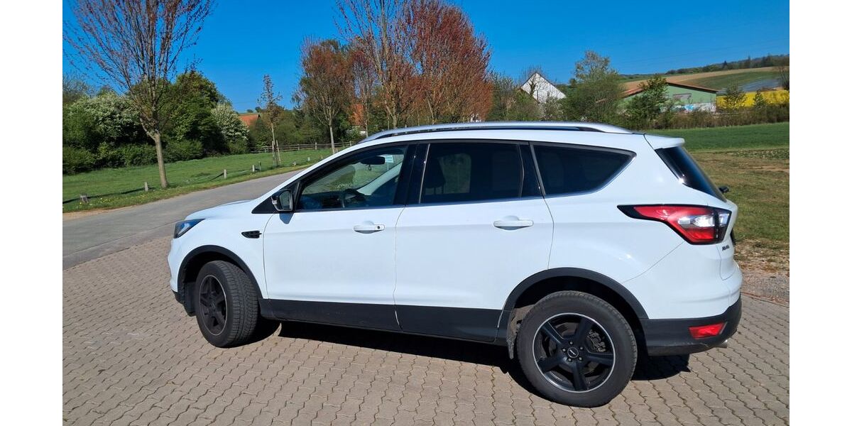 Ford Kuga 77.000 km 15.200 &euro; Lemgo 32657