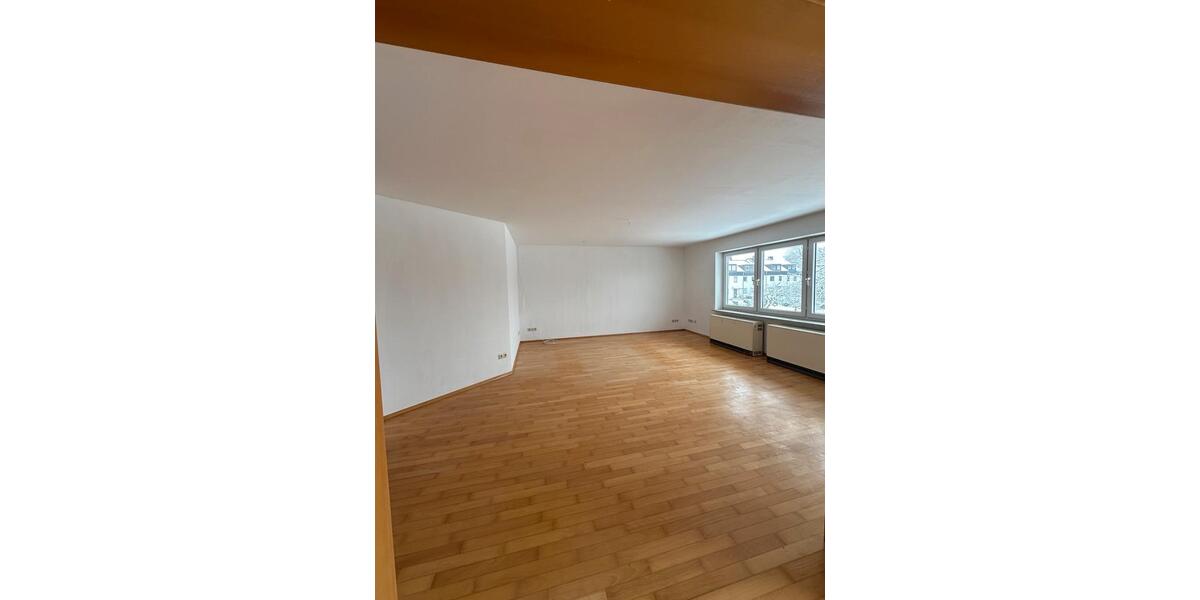 Etagenwohnung Vellmar - 6 Zimmer, 130 m&sup2;, 1.000&euro; | Angebot:24788512