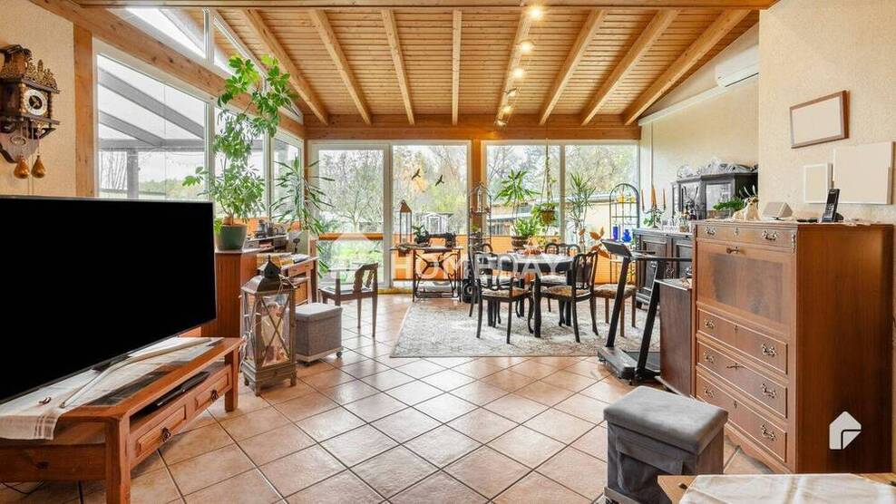 Idyllisches EFH mit EinliegerWohnung, großem Grundstück, Terrasse und 4 Garagen in Milzau