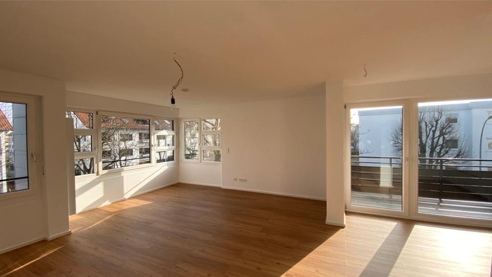 Stilvolle 2,5 Zimmer Whg, Balkon, EBK, Hobbyraum, Fellbach 2. OG zimmer