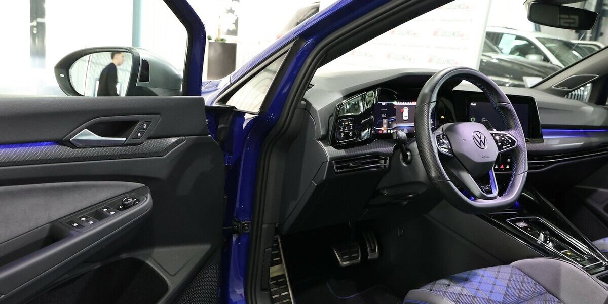 VW Golf VIII 2.0 TSI DSG 4M R-PERFROMANCE BLACK STY 40.000 km 37.555 &euro; Hamm 59077
