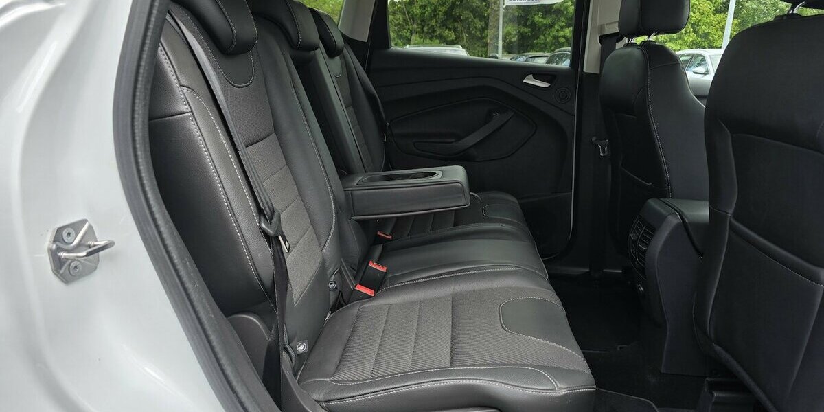 Ford Kuga 1.5/PANORAMA/4x4/NAVI/LEDER/KAMERA/AUT 89.014 km 11.800 &euro; Villingen-Schwenningen 78054