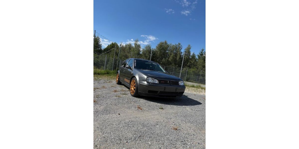 VW Golf 317.300 km 2.400 &euro; Struppen 01796