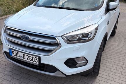 Ford Kuga 108.000 km 12.700 &euro; Roding 93426