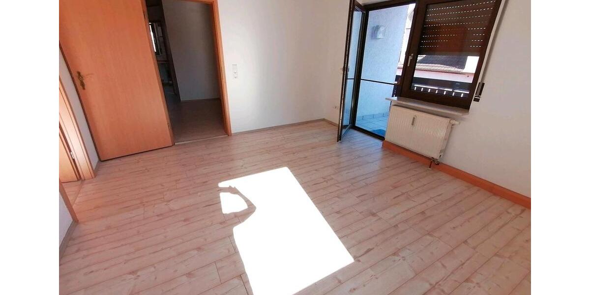 Dachgeschoßwohnung Rheinau - 3 Zimmer, 75 m&sup2;, 990&euro; | Angebot:25328107