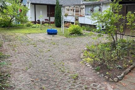 Baugrundstück mit kleinem massiven Wohnhaus 2 zimmer