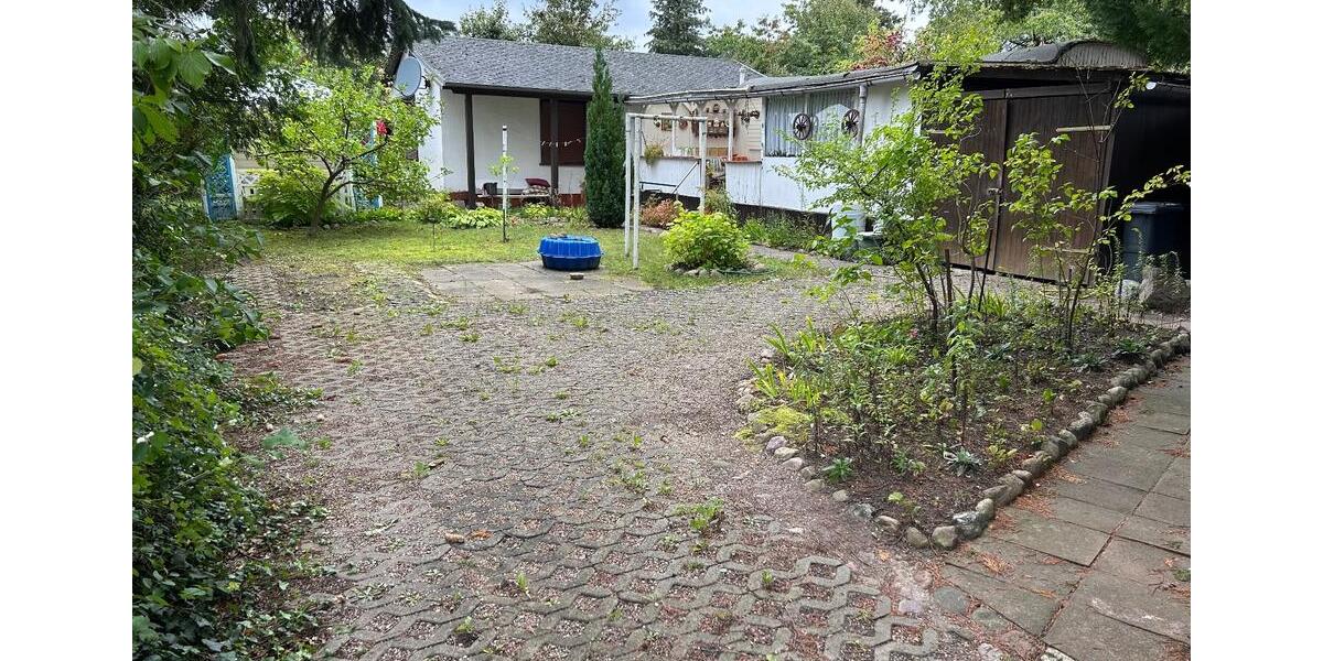 Baugrundstück mit kleinem massiven Wohnhaus 2 zimmer