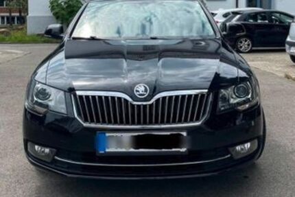 Skoda Superb 153.000 km 13.999 &euro; Germering 82110