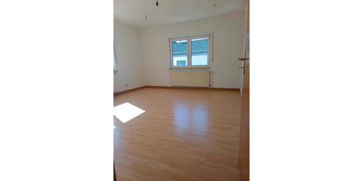 Etagenwohnung Neumarkt in der Oberpfalz Altenhof - 4.5 Zimmer, 108 m&sup2;, 1.100&euro; | Angebot:26380395