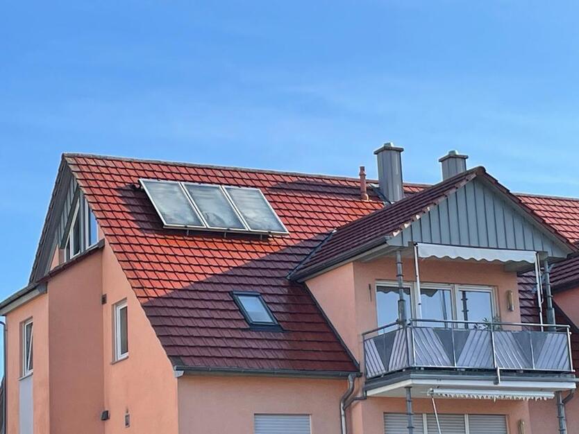 Sonnige, hochwertig ausgestattete Wohnung mit Balkon und Garage zimmer