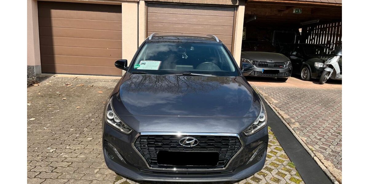 Hyundai i30 64.000 km 16.600 &euro; Großrosseln 66352