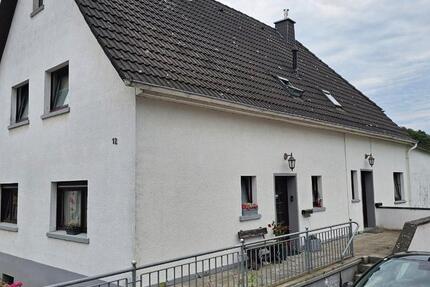 Haus Kall - 10 Zimmer, 270 m&sup2;, 199.000&euro; | Angebot:24618072