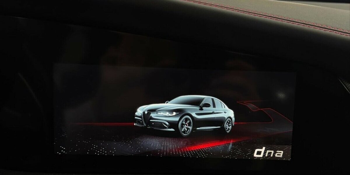 Alfa Romeo Giulia 2.0 Competizione Q4 Turbo Panoramadach 14.303 km 38.460 &euro; Lich 35423