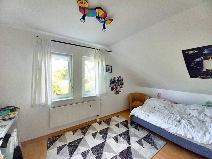 CITYHOUSE: Moderne Doppelhaushälfte mit großem Garten, Hobbyraum Souterrain, Keller, Terrasse