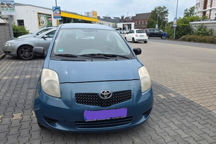 Toyota Yaris 300.000 km 1.850 &euro; Troisdorf 53840