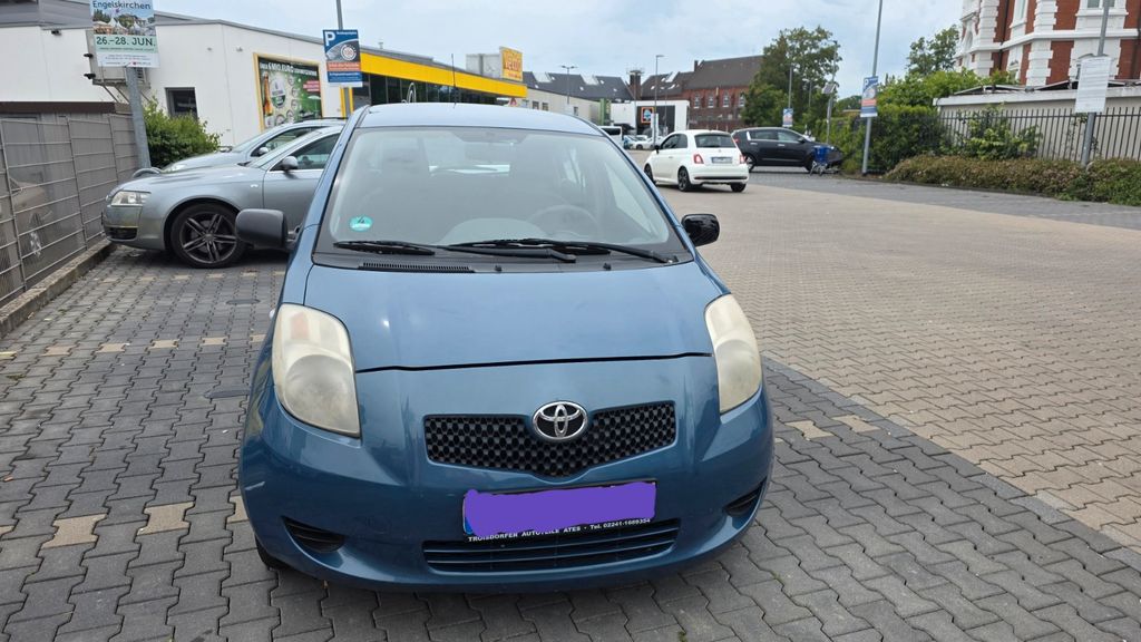 Toyota Yaris 300.000 km 1.850 &euro; Troisdorf 53840