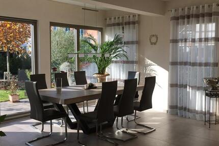 Villa close to the center of Frankfurt in a modern and luxury ambience 6 zimmer