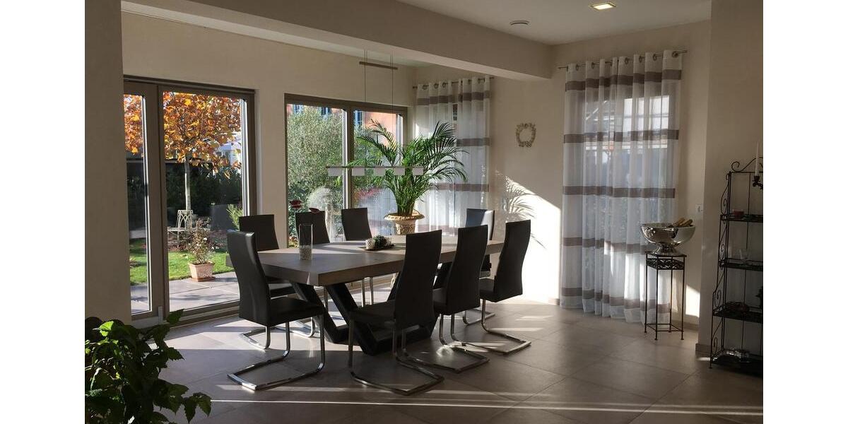 Villa close to the center of Frankfurt in a modern and luxury ambience 6 zimmer