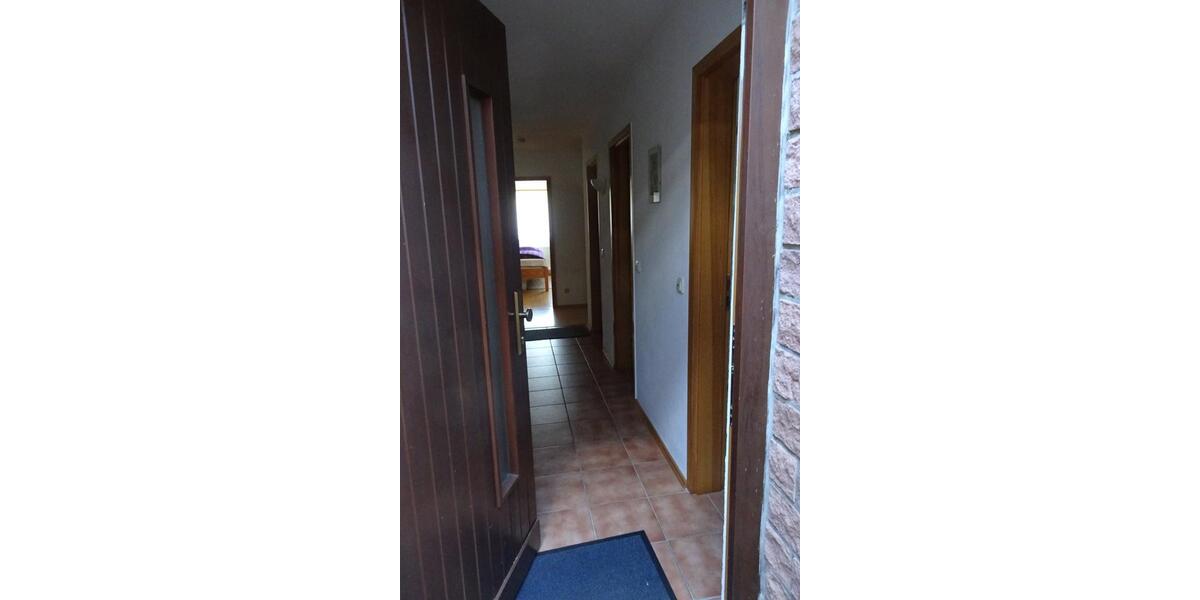 Etagenwohnung Gerstungen - 3 Zimmer, 75 m&sup2;, 400&euro; | Angebot:25935103