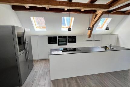 7 Zimmer Wohnung mit Balkon im Zentrum von Neustadt 7 zimmer