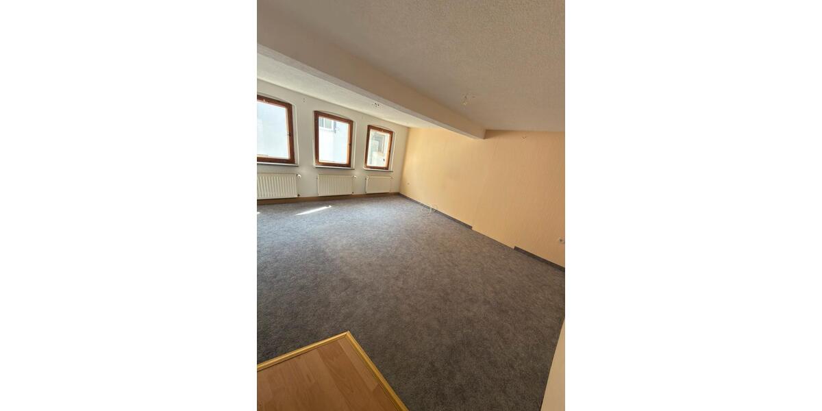 Etagenwohnung Saalfeld (Saale) - 11 Zimmer, 300 m&sup2;, 25&euro; | Angebot:25881780
