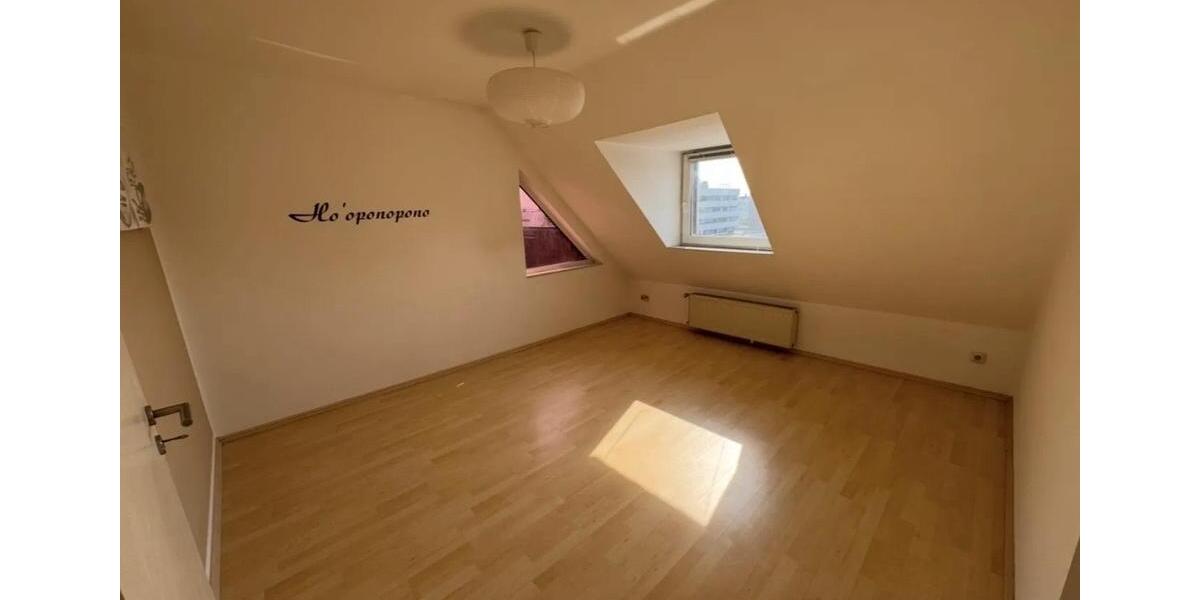 Dachgeschoßwohnung Mönchengladbach Nord - 3 Zimmer, 170 m&sup2;, 189.000&euro; | Angebot:26877060