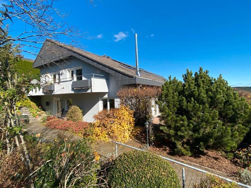 Doppelhaushälfe mit Doppelgarage und Garten zimmer