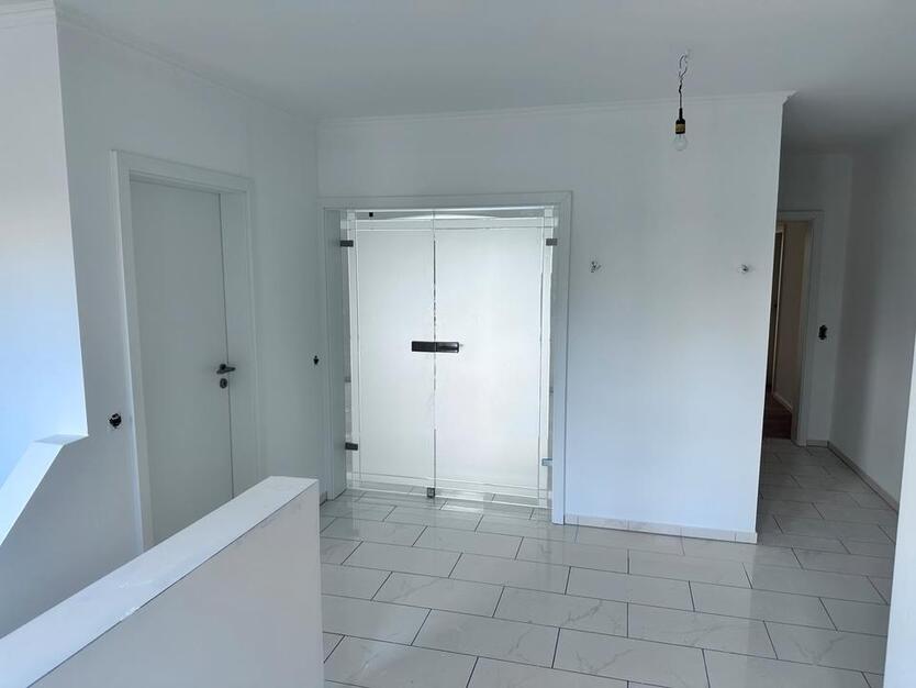 Exklusive Erdgeschoßwohnung im 2-Fam. Haus - Einzugsbereit !