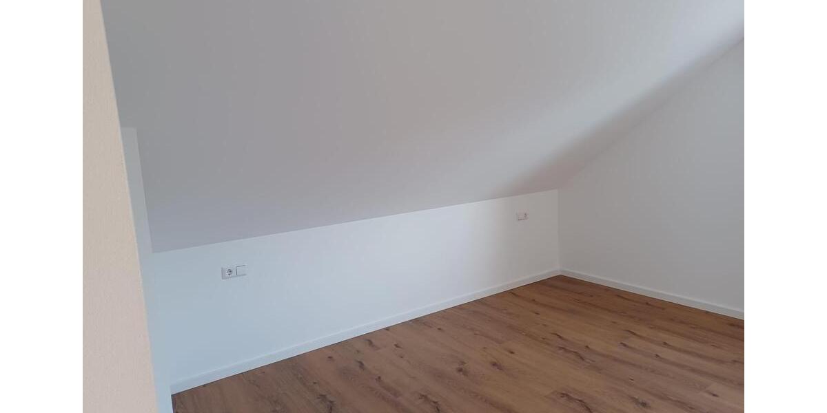 Dachgeschoßwohnung Heilbronn Frankenbach - 4 Zimmer, 92 m&sup2;, 1.200&euro; | Angebot:24802435