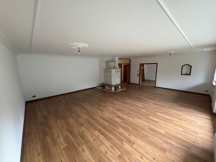 Großzügige Wohnung gesamt 205 qm in 2-Familien-Haus zimmer