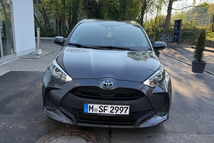 Toyota Yaris 83.000 km 17.600 &euro; München 81248