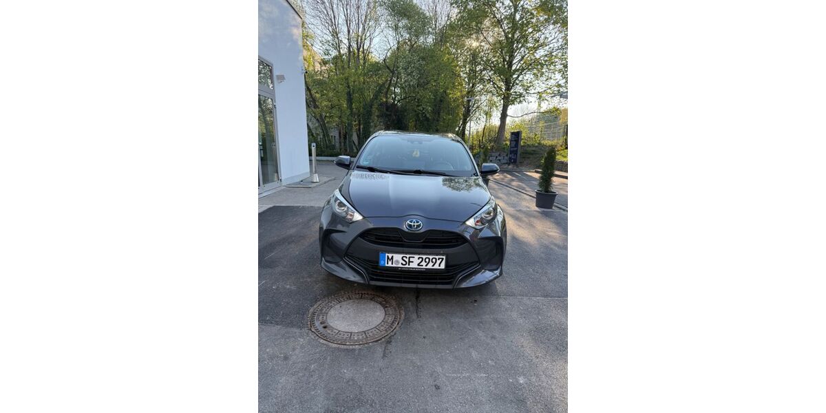 Toyota Yaris 83.000 km 17.600 &euro; München 81248