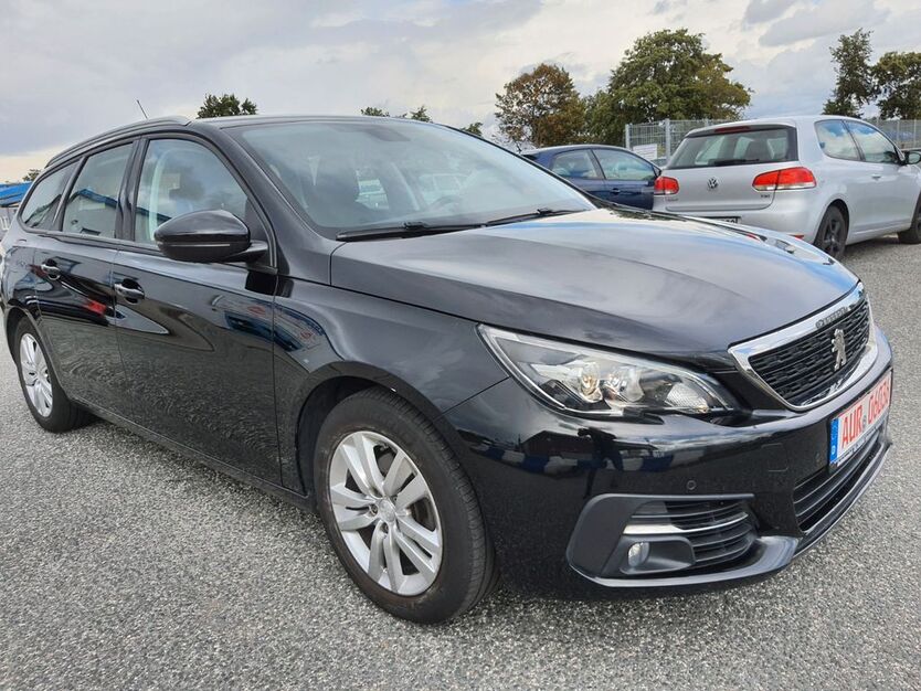 Peugeot 308 120.000 km 10.450 € Upgant- Schott 26529