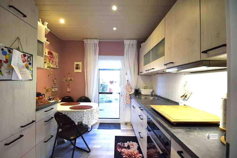 Reihenmittelhaus Ideal für Familie mit 2 Kindern + 2 Garagen + Einbauküche + Garten mit Holzhaus - Einfamilienhaus Syke Steimke | Angebot:25810524