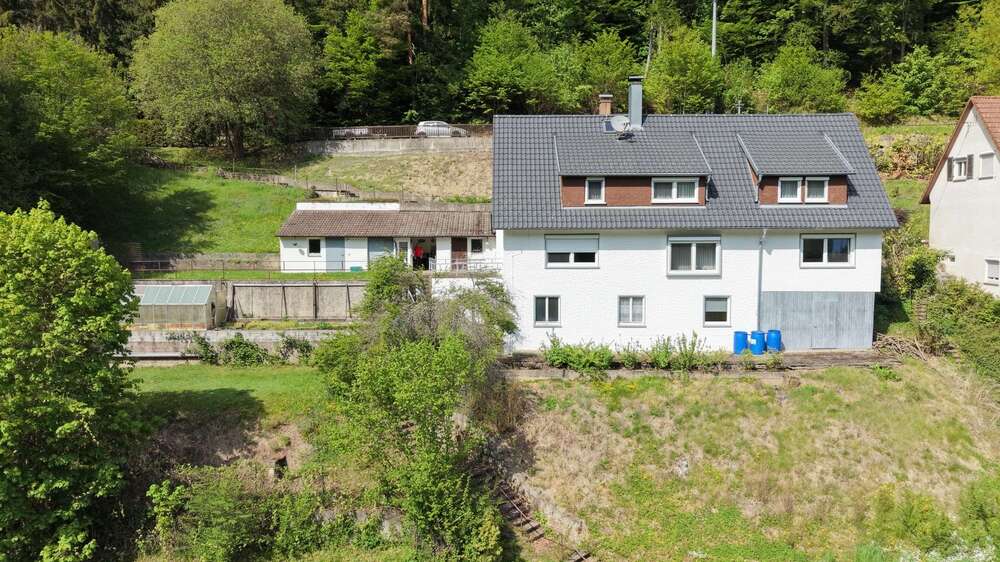 Einfamilienhaus Altensteig - 10 Zimmer, 253 m&sup2;, 595.000&euro; | Angebot:26641029