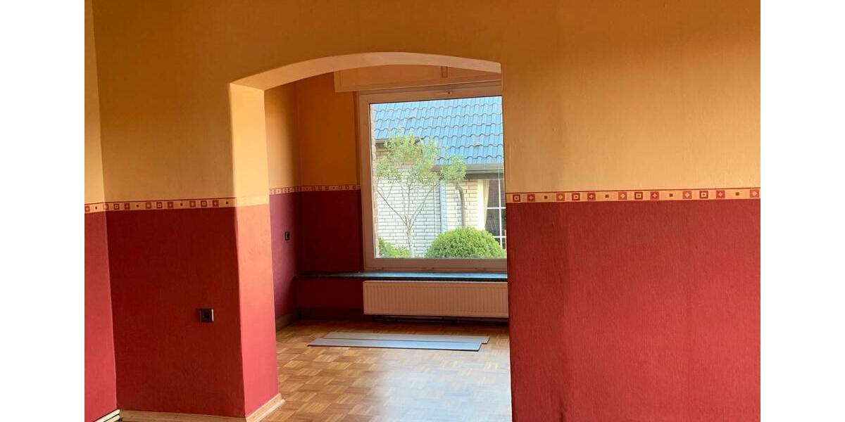 Erdgeschoßwohnung Lage - 4 Zimmer, 95 m&sup2;, 710&euro; | Angebot:26327012