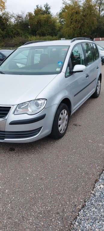 VW Touran 259.000 km 2.295 € Aachen 52070