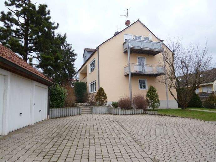 Etagenwohnung Heroldsberg - 4 Zimmer, 105 m&sup2;, 1.100&euro; | Angebot:25537378