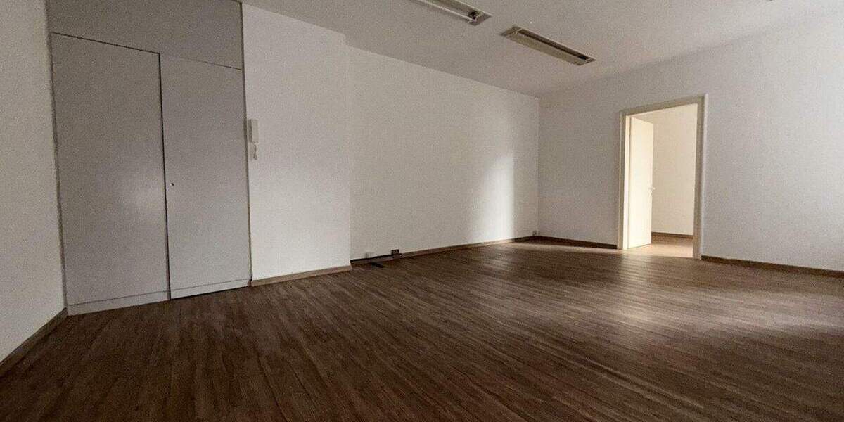 Etagenwohnung Zwickau Innenstadt - 5 Zimmer, 120 m&sup2;, 720&euro; | Angebot:24633494