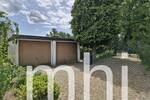 Much Hündekausen: Kleiner Bungalow mit 2 Garagen für die kleine Familie. 4 zimmer