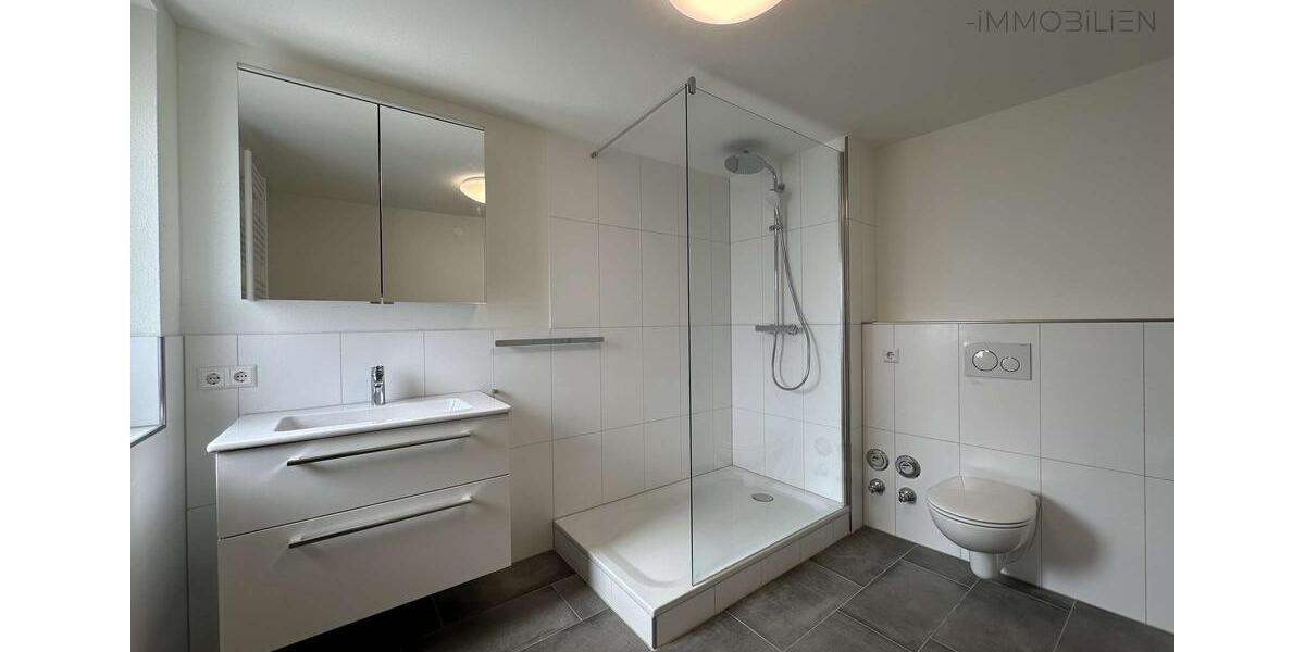 Dachgeschoßwohnung Lörrach - 4 Zimmer, 122 m&sup2;, 1.450&euro; | Angebot:26182204