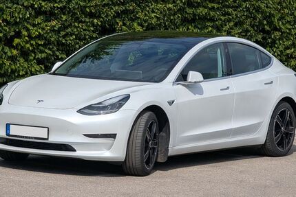 Tesla Model 3 38.200 km 27.490 &euro; Neubiberg 85579