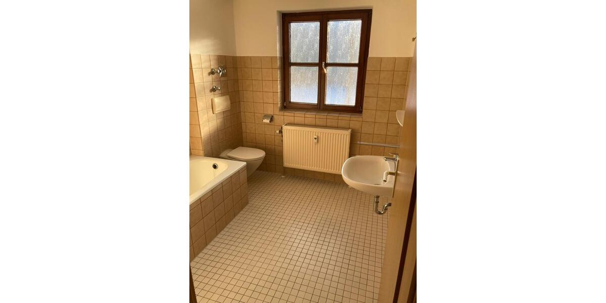 Erdgeschoßwohnung Wiesau Kornthan - 3 Zimmer, 73 m&sup2;, 475&euro; | Angebot:25960438