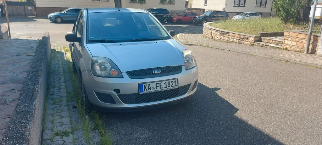 Ford Fiesta 87.090 km 2.500 &euro; Bruchsal 76646