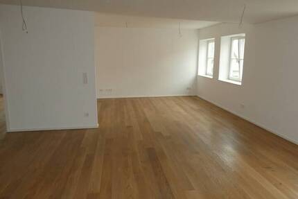**Gemütliche 2,5-Zimmer-Wohnung mit EBK in kernsaniertem Altbau Whg12 - ab sofort**