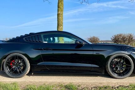 Ford Mustang 84.000 km 28.900 &euro; Nettetal 41334
