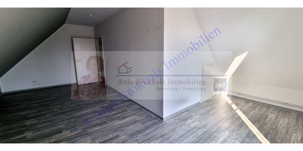 Platz für Auto und Motorrad: DHH, gr. Garage, ruhige Innenstadtlage - provisionsfrei für Käufer in Gütersloh - Doppelhaushälfte Gütersloh | Angebot:26794429