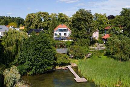 Mit Seeblick! Einbauküche, Fußbodenheizung, zwei Bäder, Kamin, Dachterrasse: Top-Wohnung in Wandlitz 3 zimmer