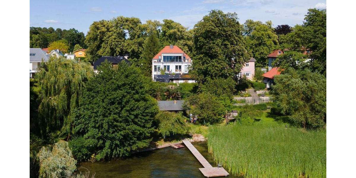Mit Seeblick! Einbauküche, Fußbodenheizung, zwei Bäder, Kamin, Dachterrasse: Top-Wohnung in Wandlitz 3 zimmer